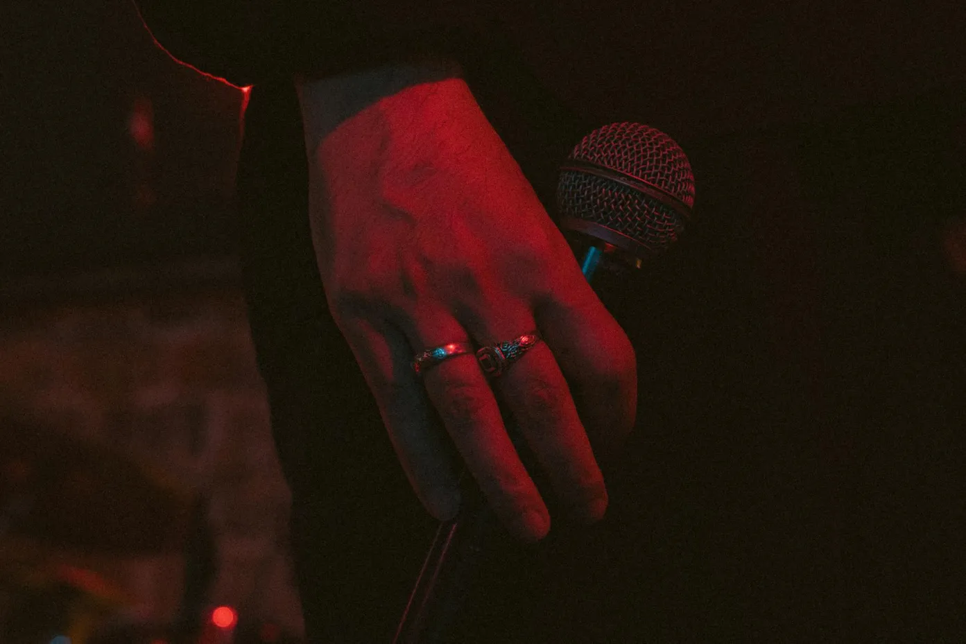 koma-amed-konserleri-bir-muzigin-otesinde-kolektif-bir-ruhun-cagrisi