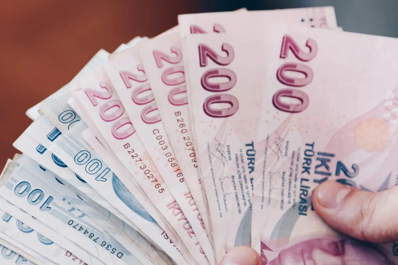 asgari-ucret-ekonomik-bir-zorunluluk-mu-sosyal-bir-hak-mi